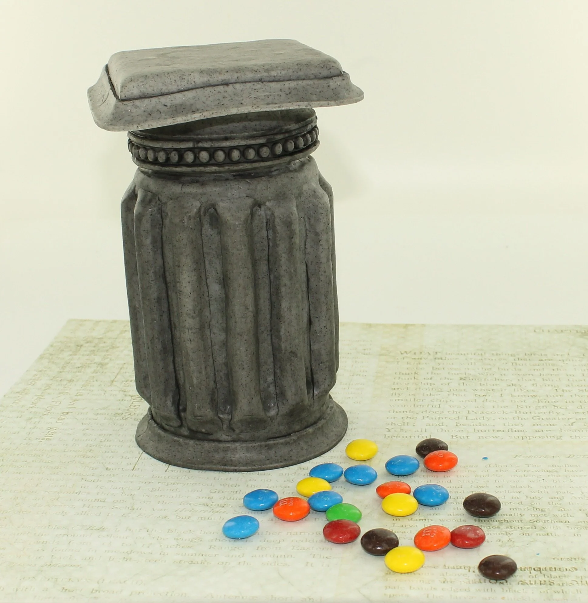 premo! Dandy Candy Hiding Column