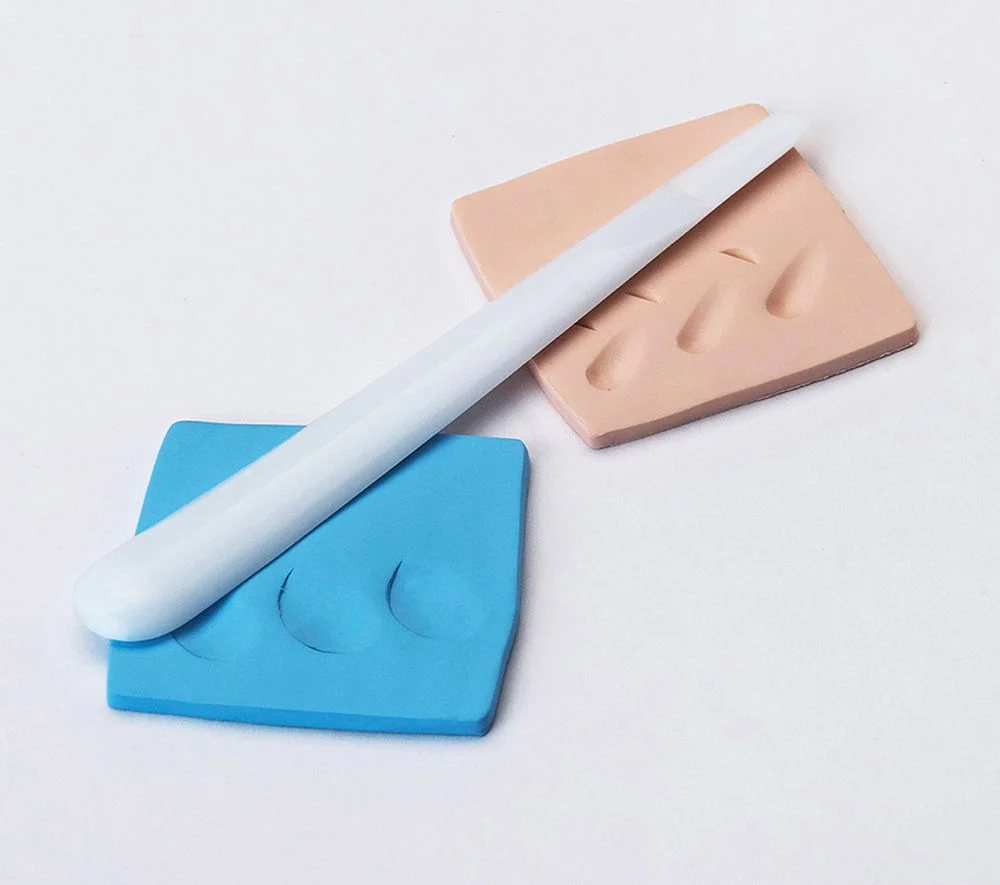 Set of 12 White Modeling Tools - Image 10